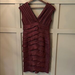 Adrianna Papell Lyrd Shutter Pleated Sheath Dress Hammered Satin Burgundy Size 8